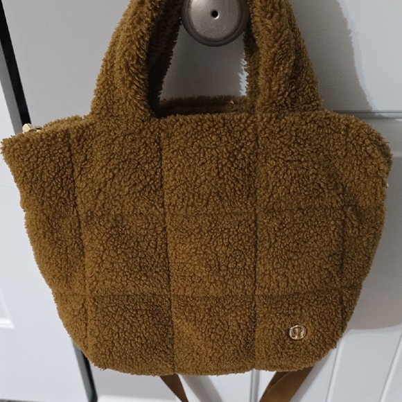 Lululemon Brown Sherpa Tote Bag - Picture 1 of 8